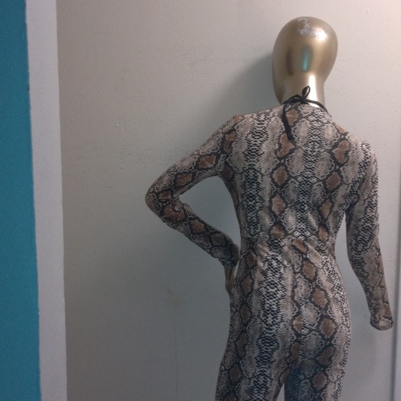 Daisy snakeskin body with open v-neck lining open breast size medium - Picture 11 of 12